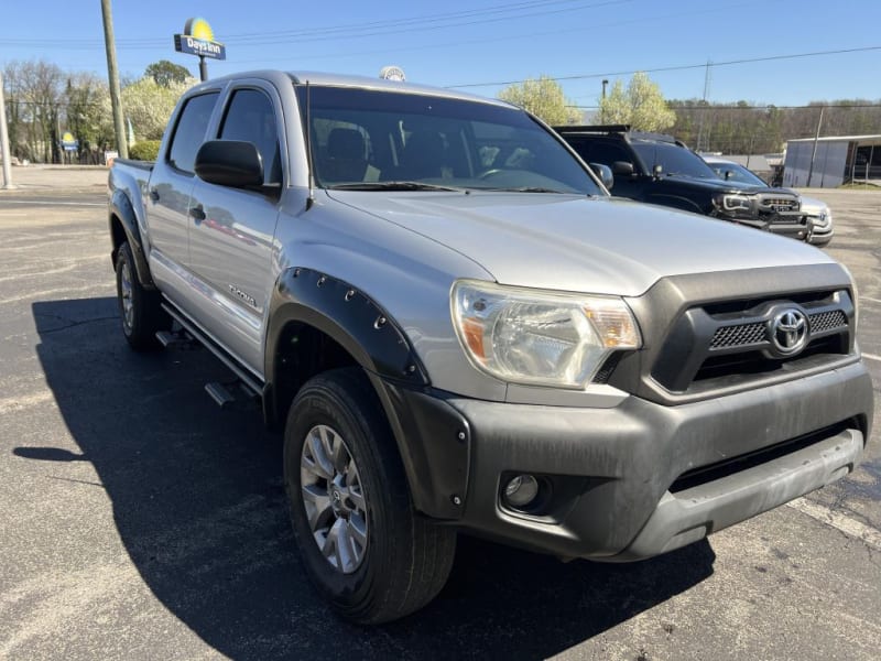 Toyota Tacoma 2012 price $15,900