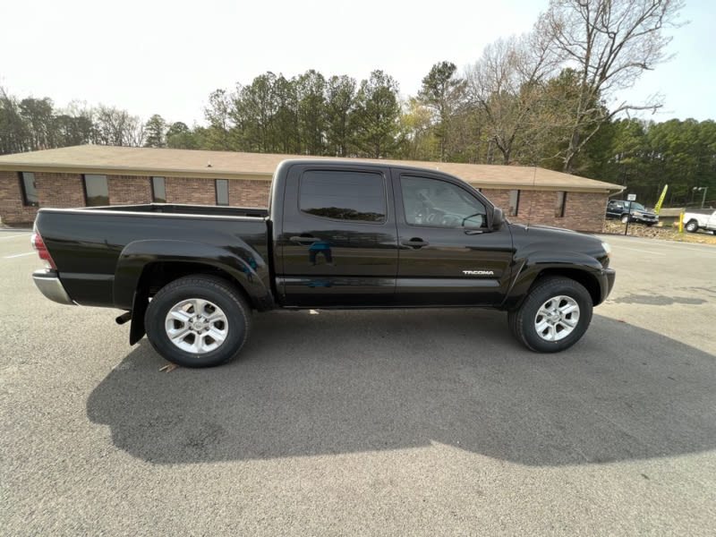 Toyota Tacoma 2011 price $14,900