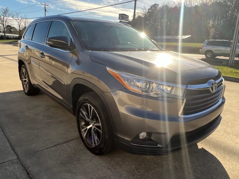 Toyota Highlander 2016 price $18,900