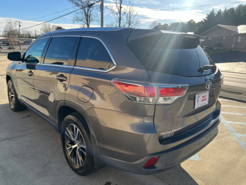 Toyota Highlander 2016 price $18,900