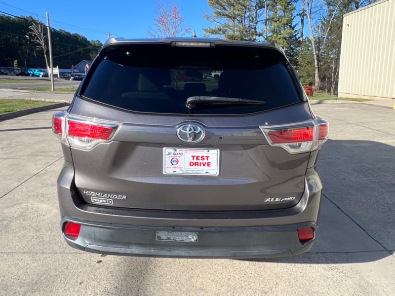 Toyota Highlander 2016 price $18,900