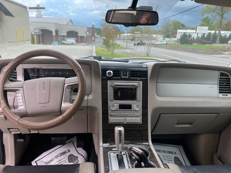 Lincoln Navigator L 2010 price $6,300