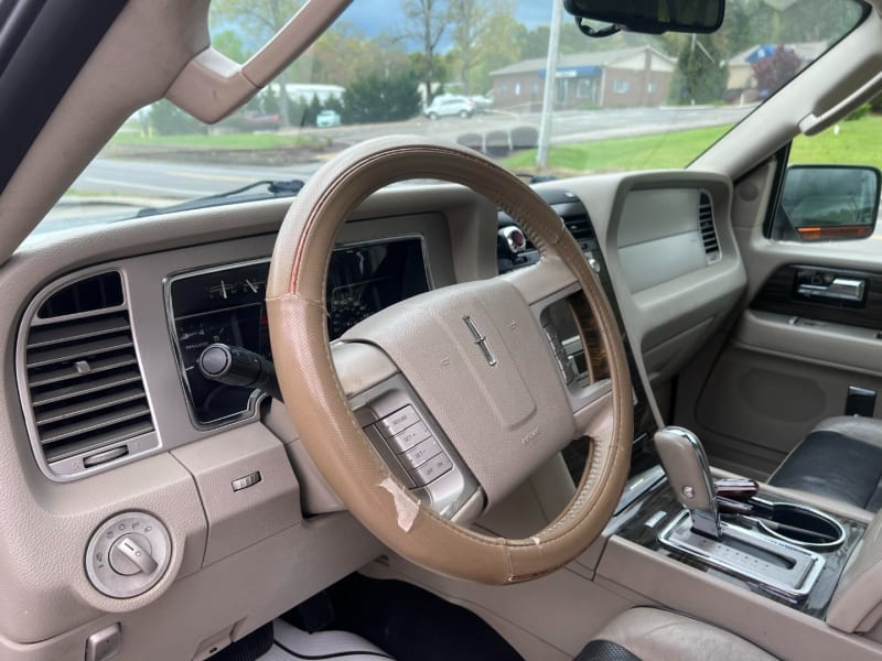 Lincoln Navigator L 2010 price $6,300