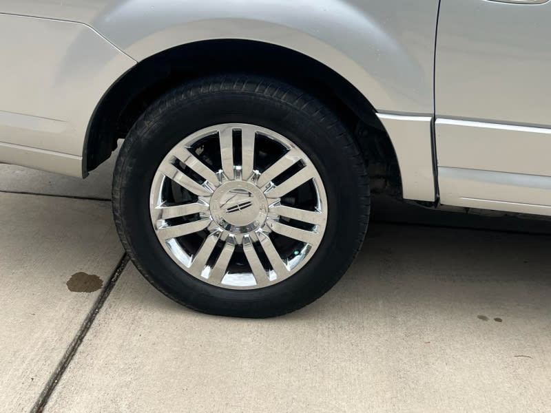 Lincoln Navigator L 2010 price $6,300