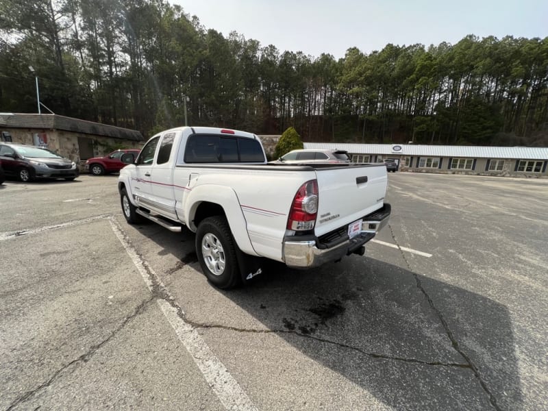 Toyota Tacoma 2013 price $18,900