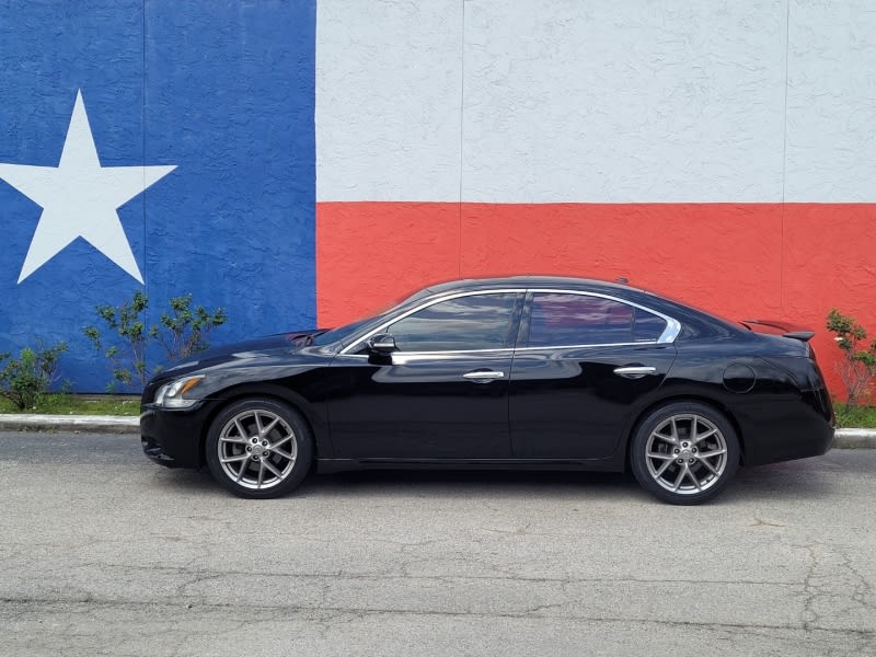 Nissan Maxima 2011 price $8,500