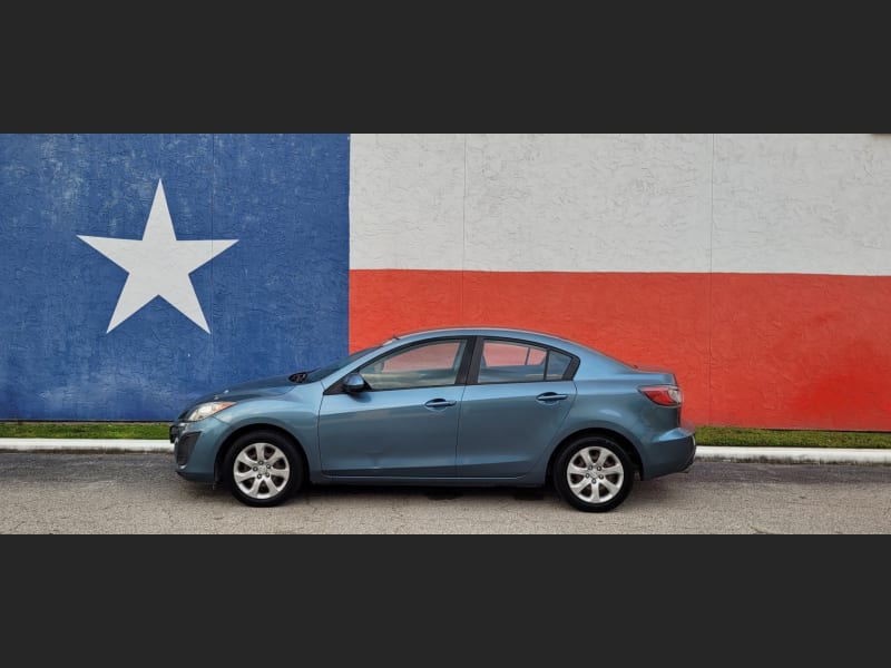 Mazda 3 2011 price $5,200