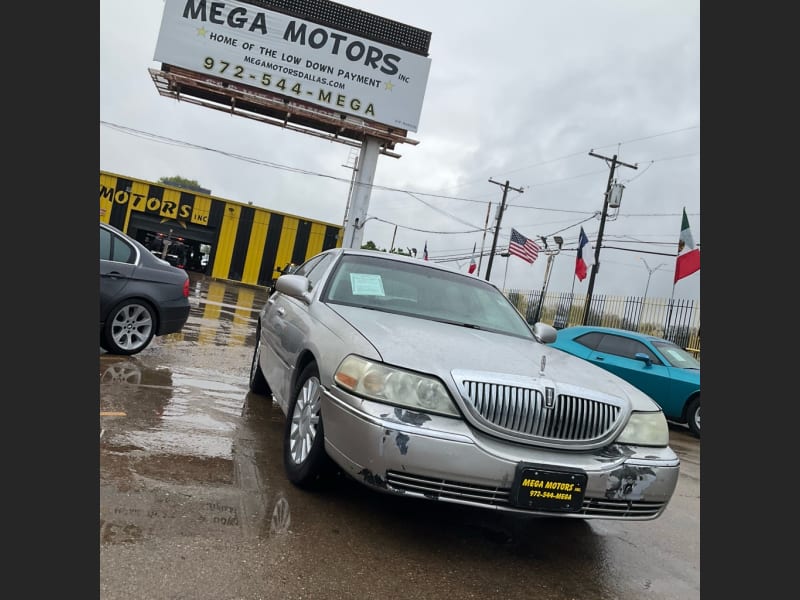 LINCOLN TOWN CAR 2005 price $700 Down