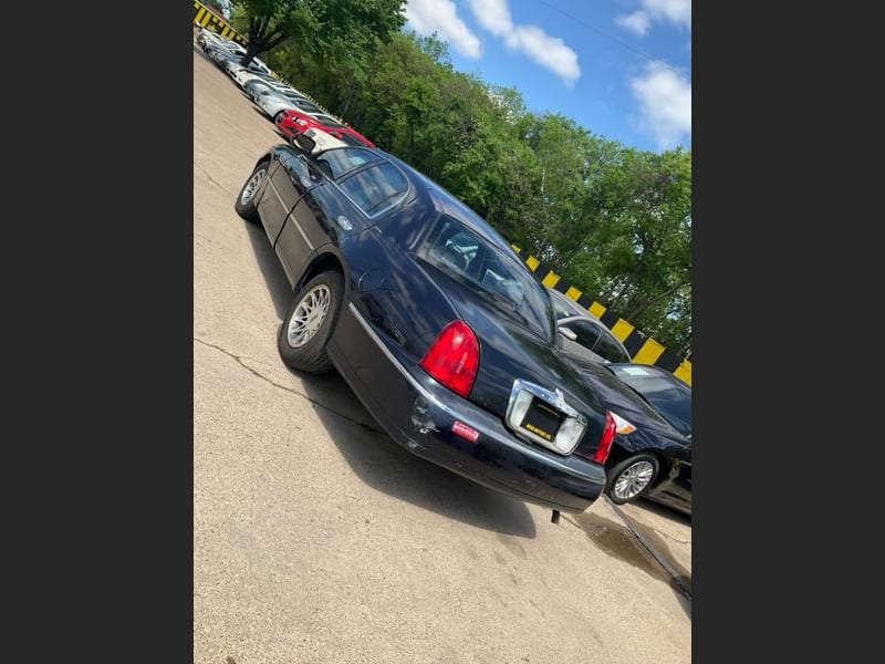 LINCOLN TOWN CAR 2000 price $700 Down