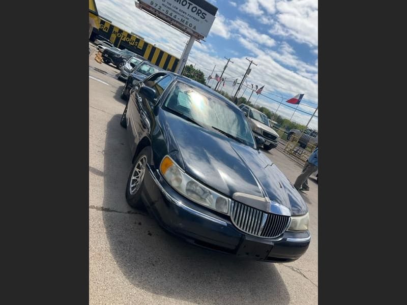 LINCOLN TOWN CAR 2000 price $700 Down