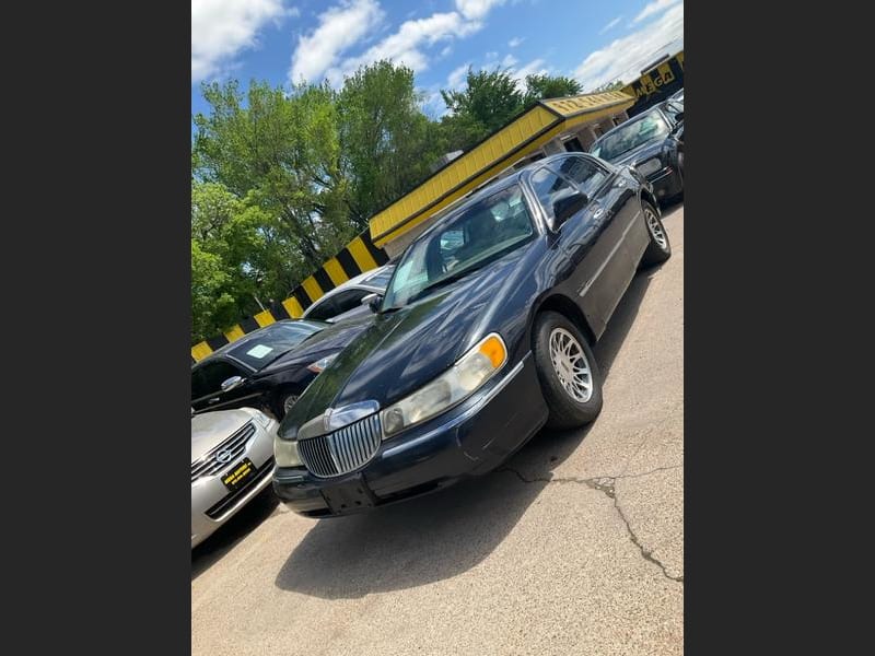 LINCOLN TOWN CAR 2000 price $700 Down