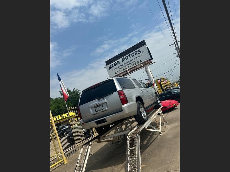 CHEVROLET SUBURBAN 2011 price $3,000 Down