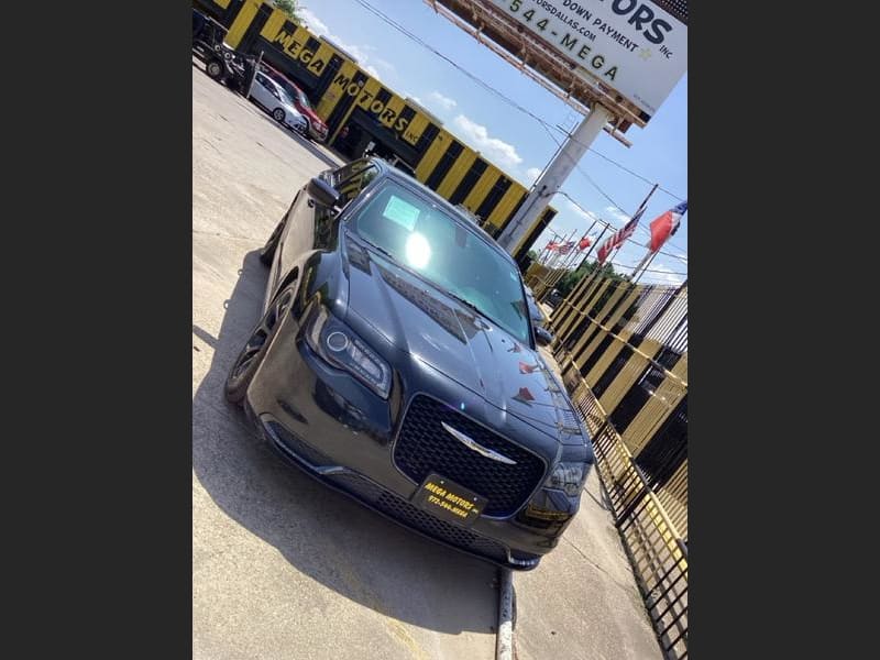 CHRYSLER 300 2019 price $3,500 Down