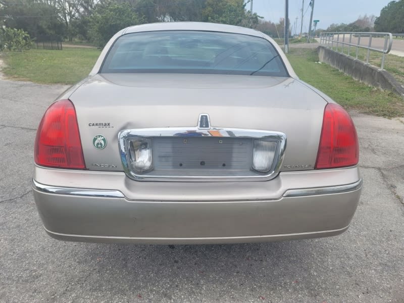 LINCOLN TOWN CAR 2003 price $2,500