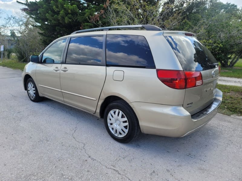 TOYOTA SIENNA 2004 price $3,995