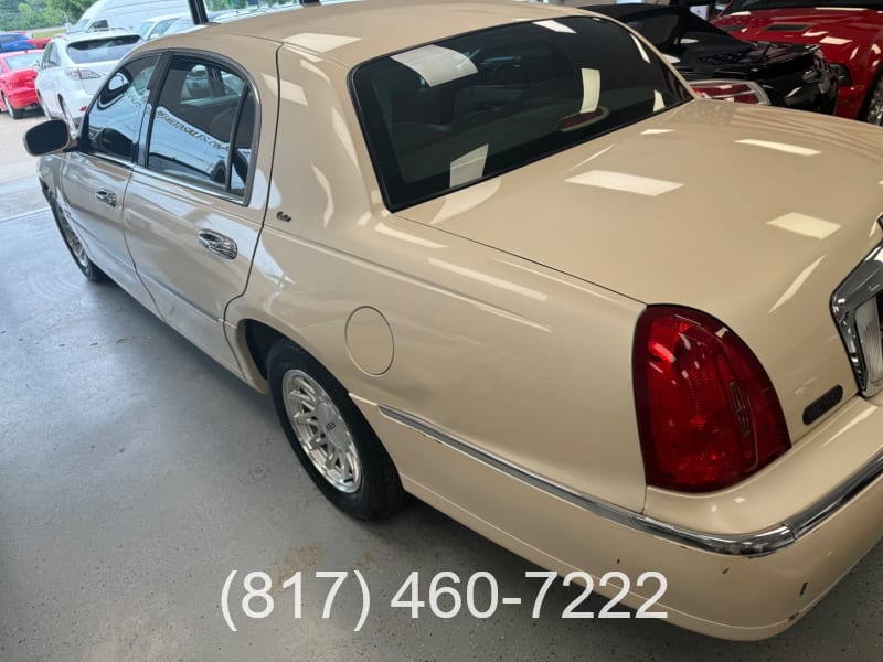 Lincoln Town Car 1998 price $7,498