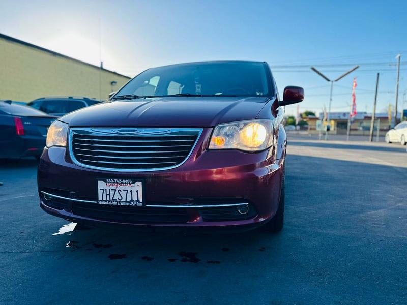 CHRYSLER TOWN & COUNTRY 2014 price $6,975