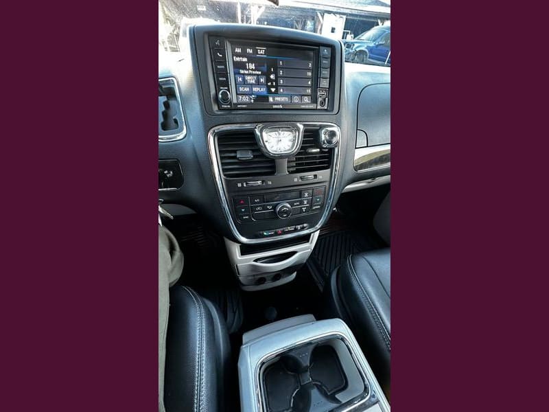 CHRYSLER TOWN & COUNTRY 2014 price $6,975