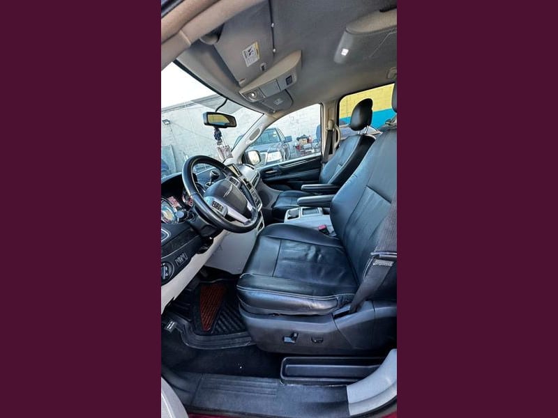 CHRYSLER TOWN & COUNTRY 2014 price $6,975