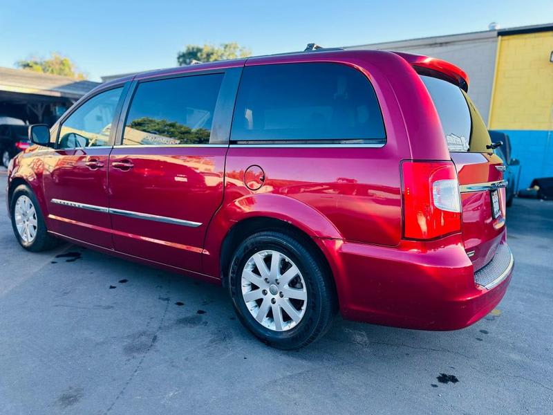 CHRYSLER TOWN & COUNTRY 2014 price $6,975