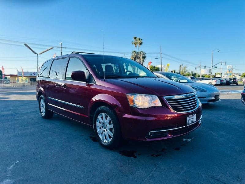CHRYSLER TOWN & COUNTRY 2014 price $6,975