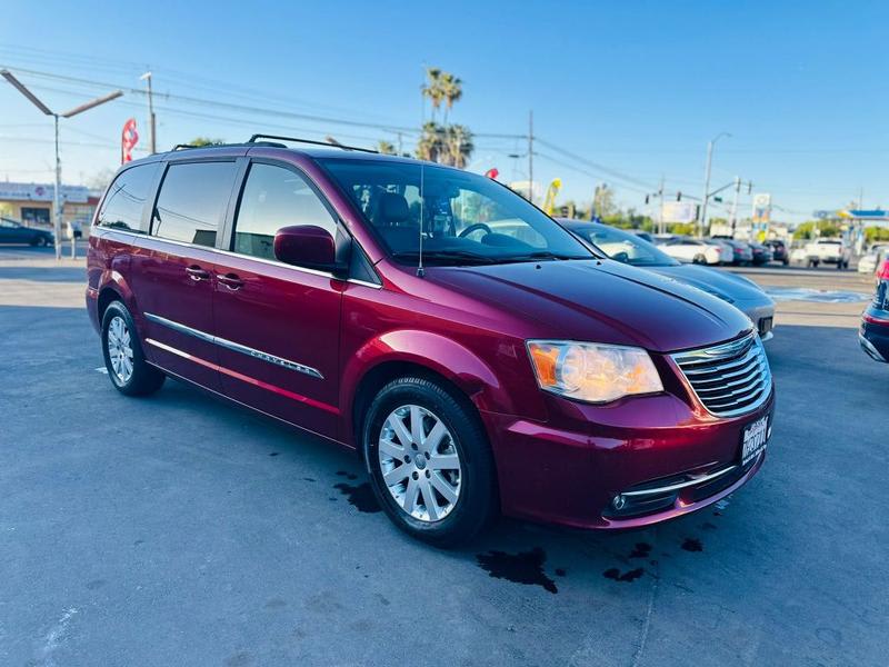 CHRYSLER TOWN & COUNTRY 2014 price $6,975