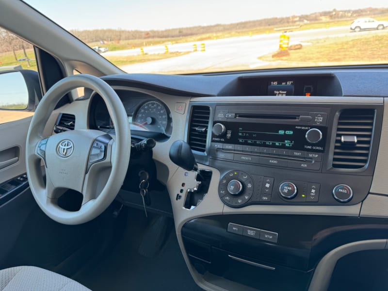 Toyota Sienna 2011 price $14,997