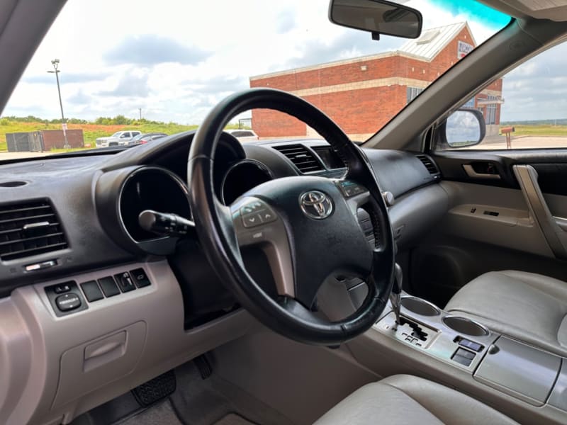 Toyota Highlander 2008 price $15,997