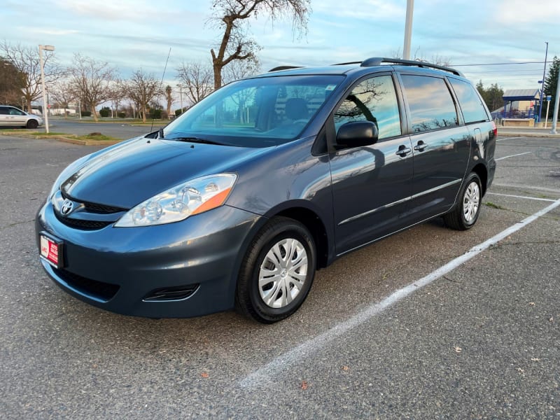 Toyota Sienna 2009 price $8,950