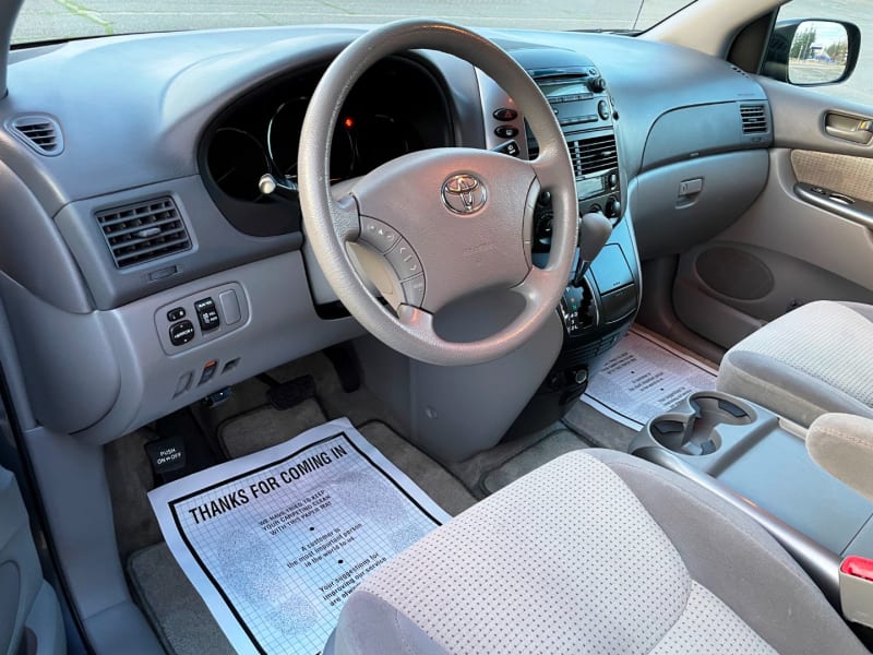 Toyota Sienna 2009 price $8,950