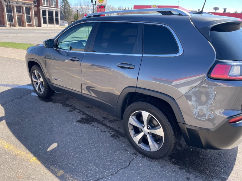 Jeep Cherokee 2020 price $19,999