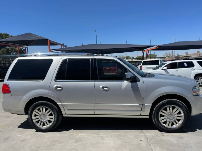 Lincoln Navigator 2014 price $17,995