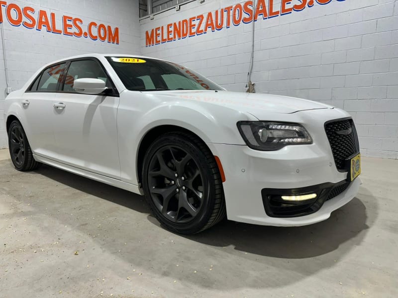 Chrysler 300 2021 price $34,995