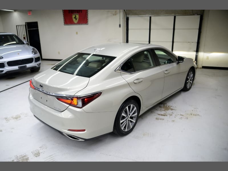 Lexus ES 2019 price $31,355