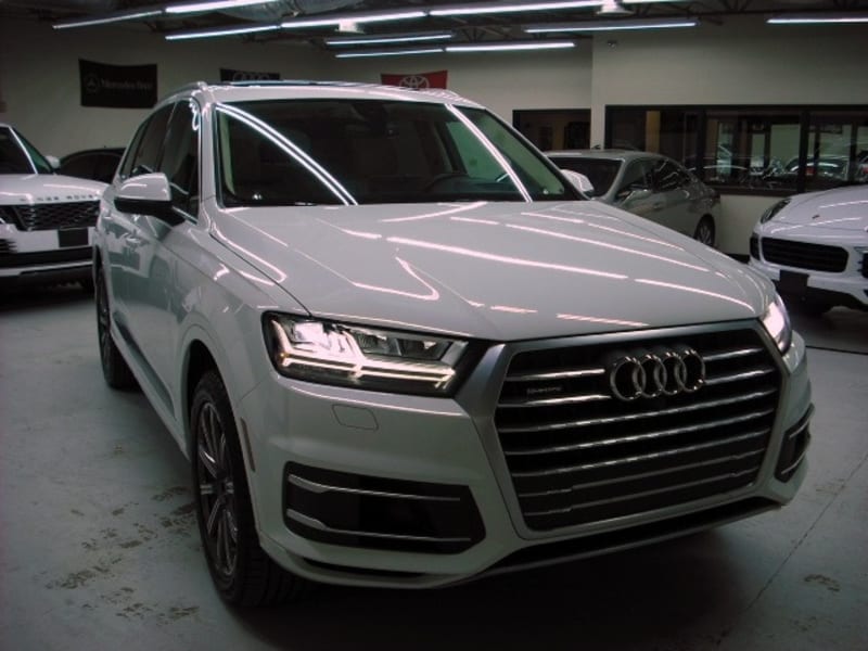 Audi Q7 2017 price $25,830