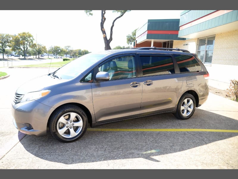 Toyota Sienna 2011 price $10,984