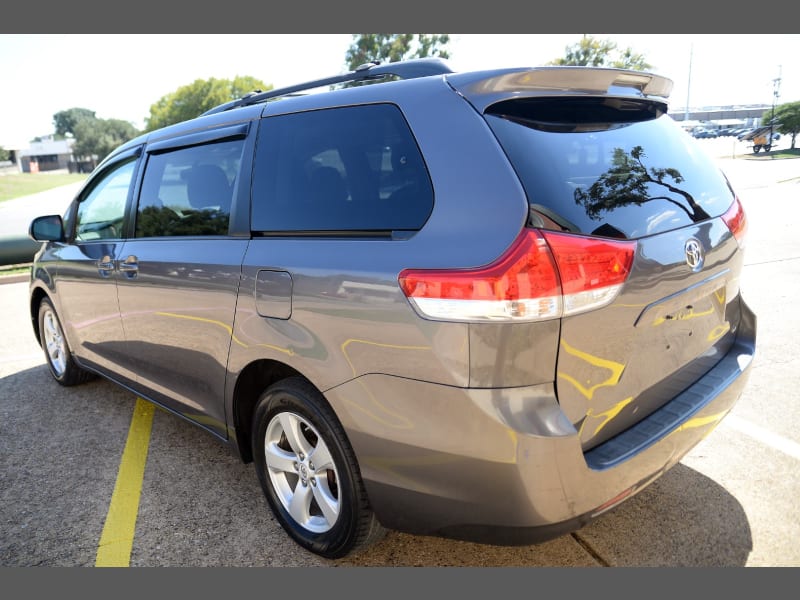 Toyota Sienna 2011 price $10,984