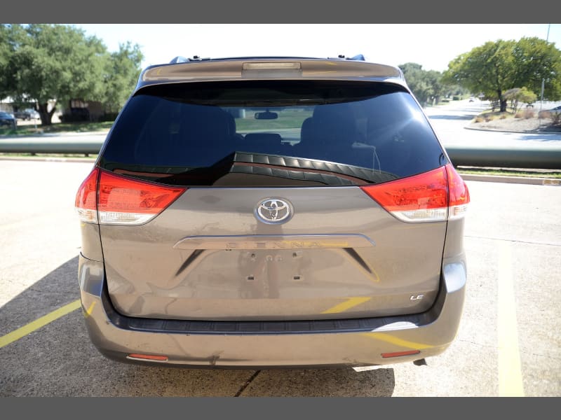 Toyota Sienna 2011 price $10,984