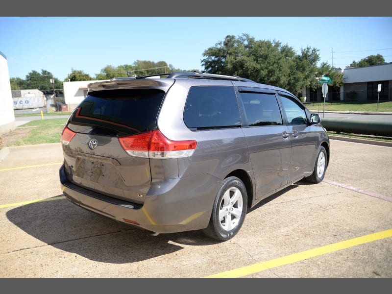 Toyota Sienna 2011 price $10,984