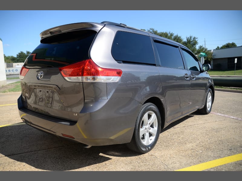 Toyota Sienna 2011 price $10,984