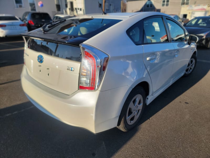 Toyota Prius 2014 price $9,499