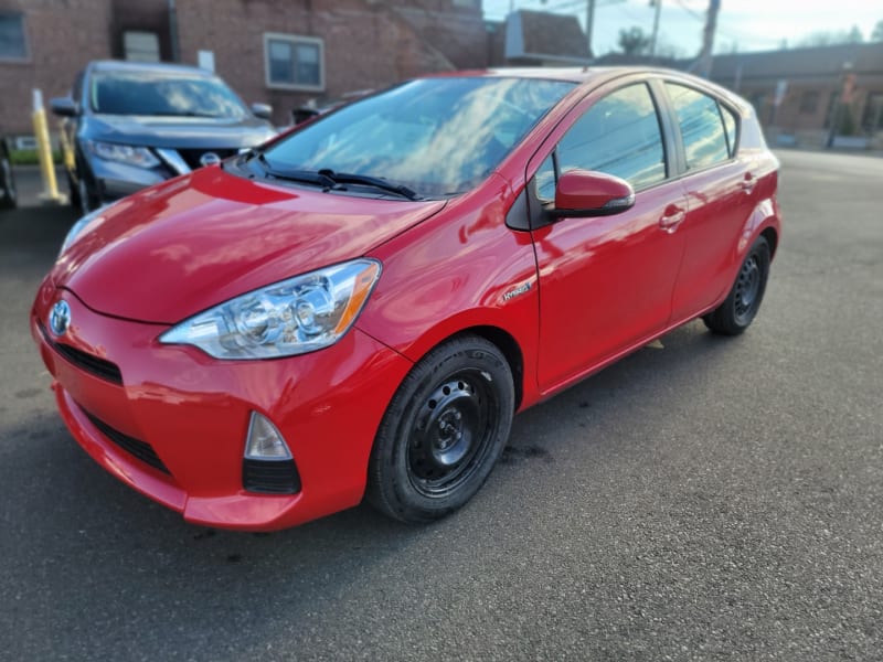 Toyota Prius c 2013 price $9,499