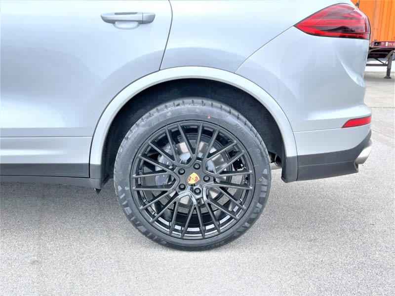 Porsche Cayenne 2017 price $33,900