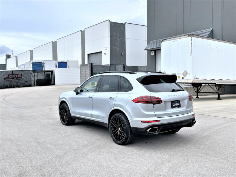 Porsche Cayenne 2017 price $34,900