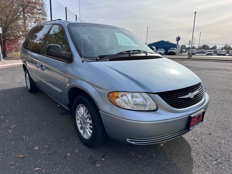 Chrysler Town and Country 2004 price $6,995