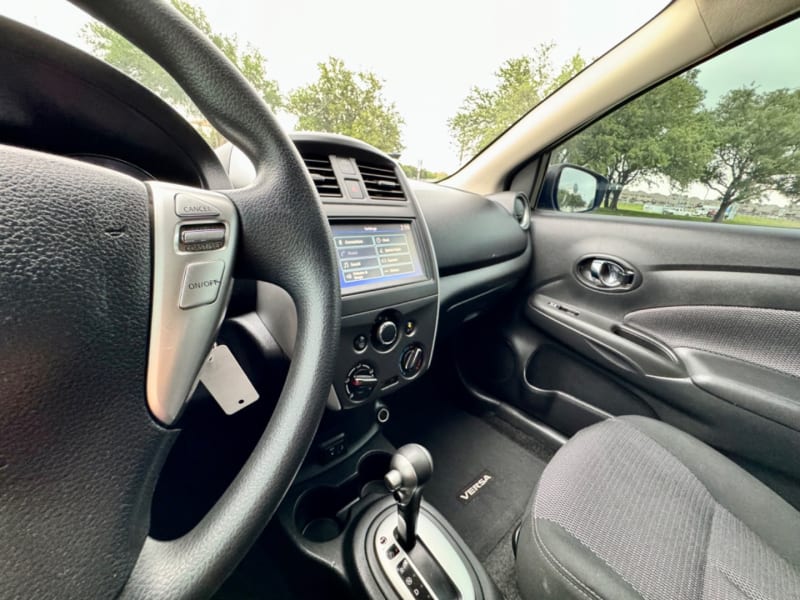 Nissan Versa Sedan SV 2019 price $10,999