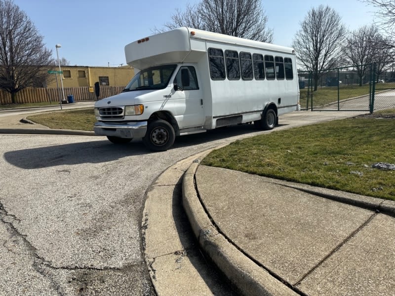 FORD ECONOLINE 2002 price $3,995