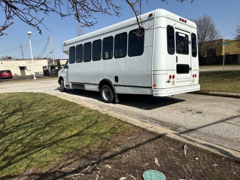 FORD ECONOLINE 2002 price $3,995