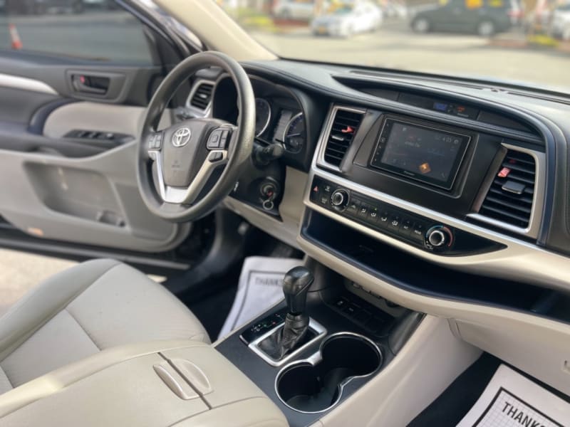 Toyota Highlander 2018 price $22,999