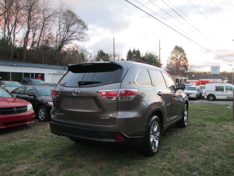 Toyota Highlander 2015 price $20,199